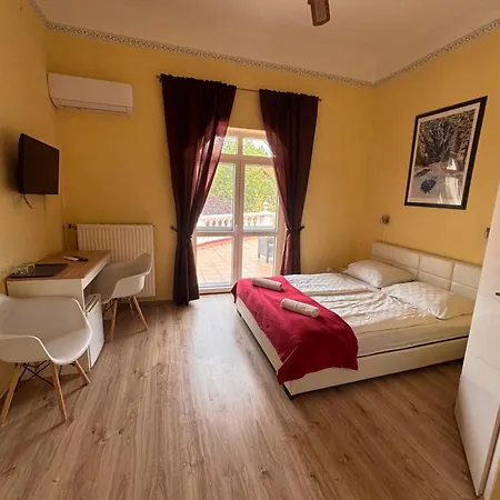 فندق مبيت وإفطار Y Panzio 3*