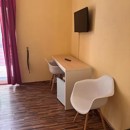 فندق مبيت وإفطار Y Panzio 3*